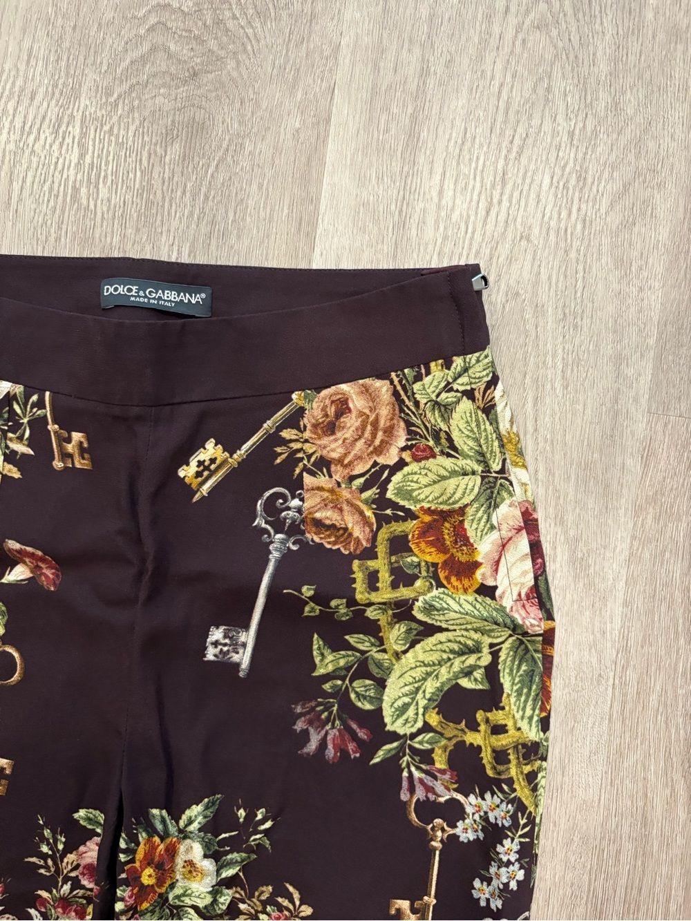 Dolce & Gabbana Brown Crepe Key Print Fitted Cropped Pants - Picture 6 of 11